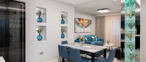 Apartment, City View | In-room dining