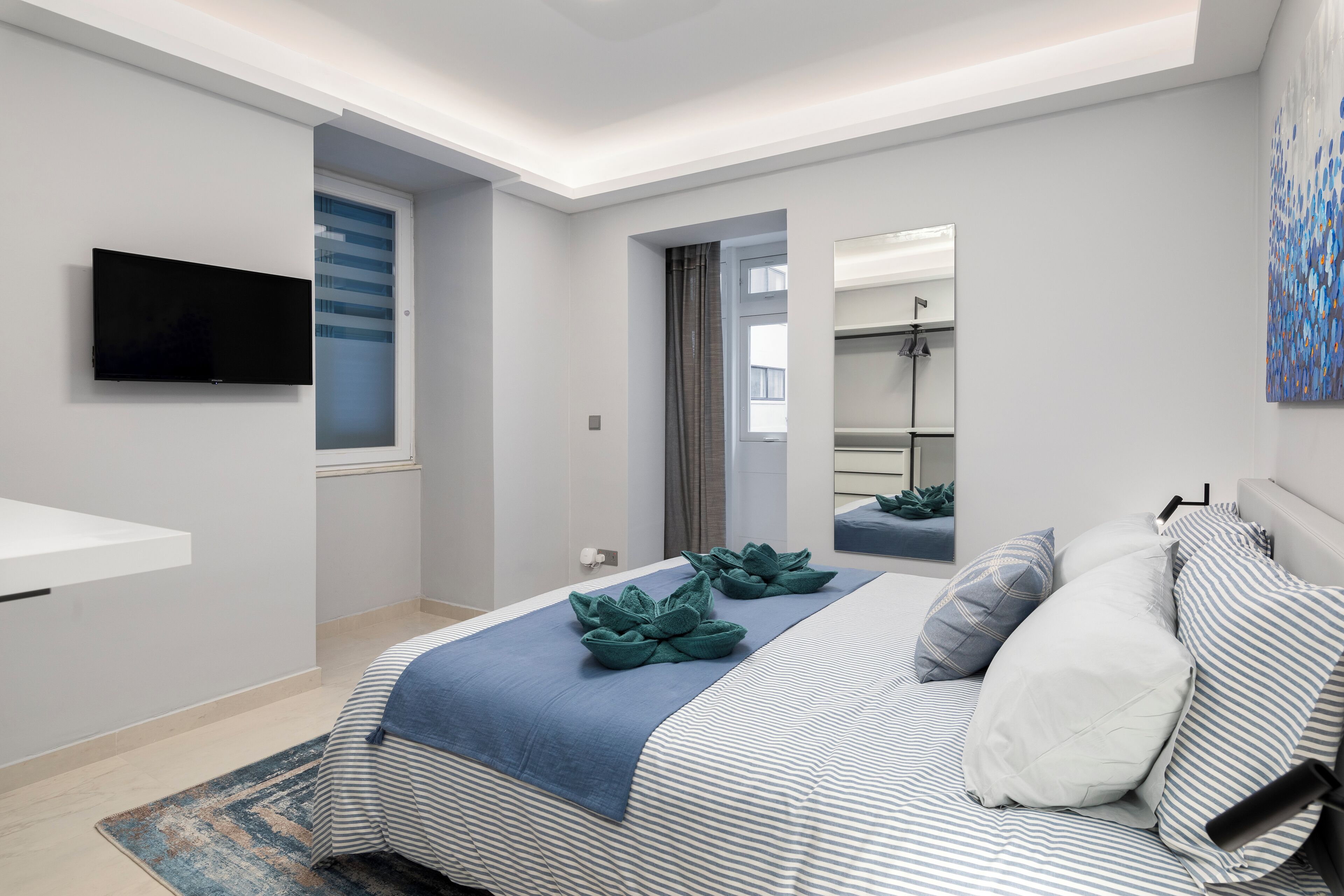 Căn hộ, quang cảnh thành phố | Màn/rèm cản sáng, bàn ủi/dụng cụ ủi quần áo 