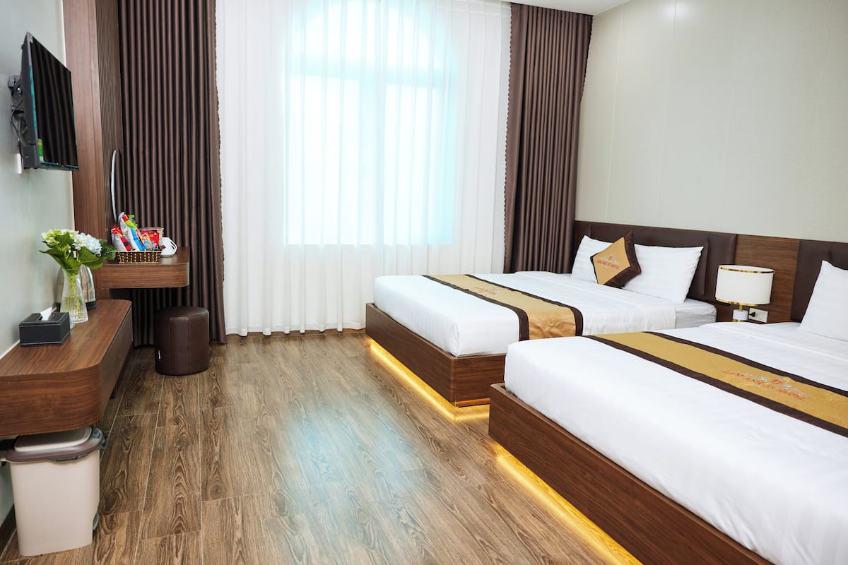 Family Double Room | Desk, blackout curtains, free WiFi, bed sheets