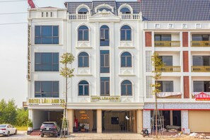 Front of property - Hotel Lâm Anh 35 (Phu Tho)