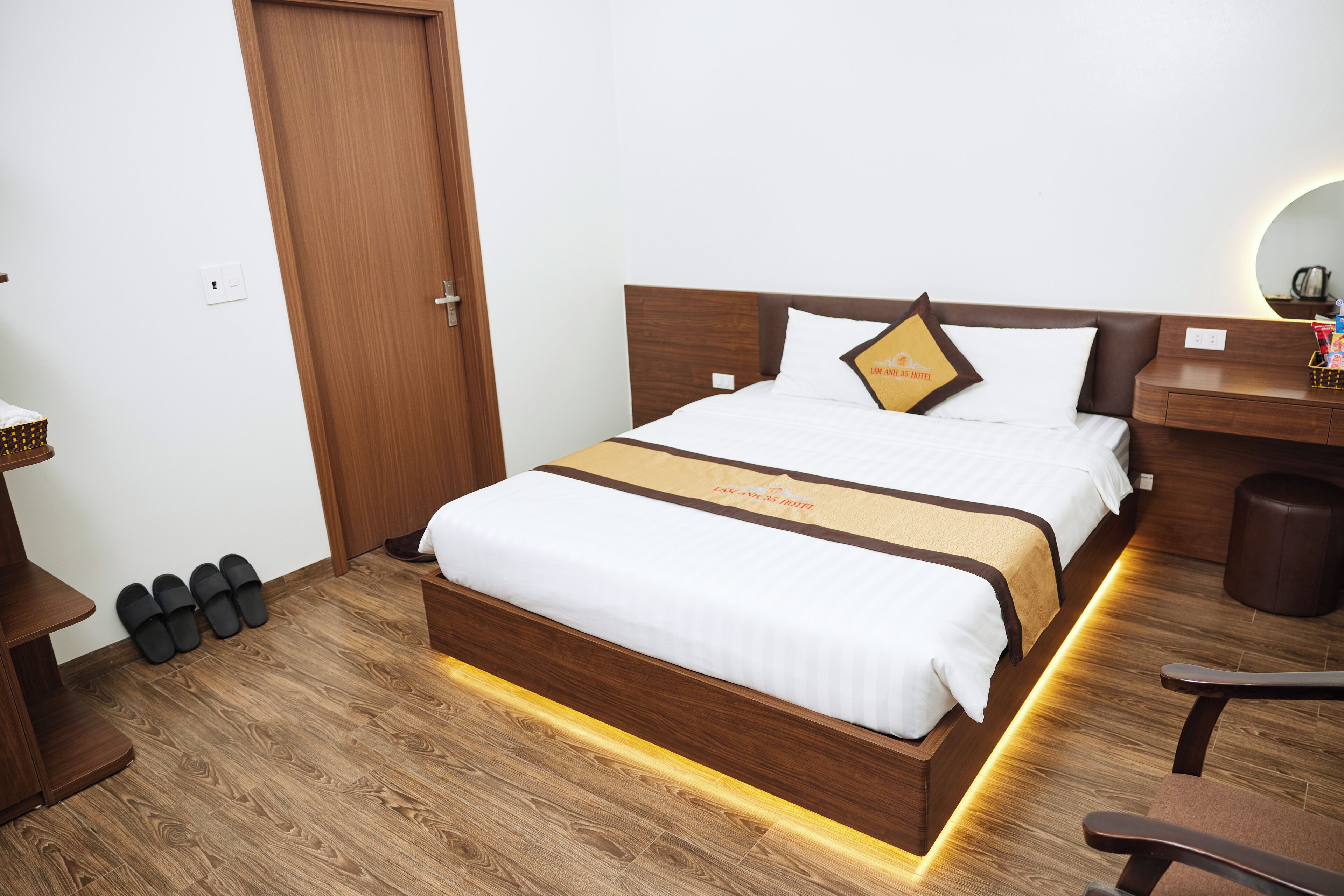 Basic dubbelrum | Skrivbord, mörkläggningsgardiner, gratis wi-fi och sängkläder