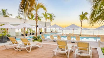Outdoor pool, a heated pool