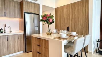 Fridge, microwave, oven, stovetop