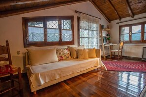 TV, lareira, escritórios