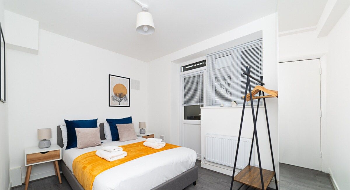 Bedroom at Buonomo Stays Short Lets & Serviced Accommodation