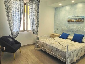 2 bedrooms, iron/ironing board, travel cot, wheelchair access - Corner of paradise 200 m from the sea, breathtaking views and unspoiled nature (Scala di Furno)