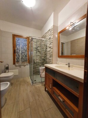 Shower, hair dryer, bidet, toilet paper - Corner of paradise 200 m from the sea, breathtaking views and unspoiled nature (Scala di Furno)