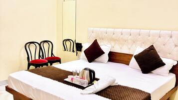 Deluxe Room | Desk, free WiFi