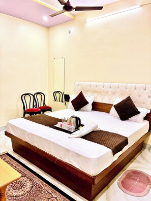 Deluxe Room | Desk, free WiFi - Shivanya guest house (Varanasi)
