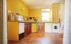 Private kitchen - Charm and comfort in the heart of Manguin - Balcony overlooking park and barbecue (Arles)