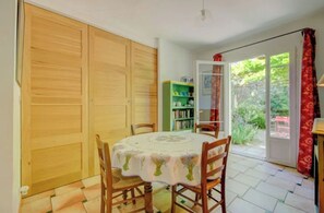 Interior - Charming cottage in Réattu with terrace and park view - sleeps 3/4 (ARLES)