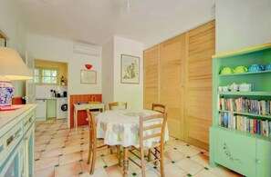 Interior - Charming cottage in Réattu with terrace and park view - sleeps 3/4 (ARLES)