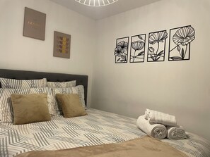 Iron/ironing board, WiFi, bed sheets