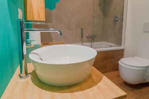 Hårtørrer, bidet, håndklæder, Sæbe