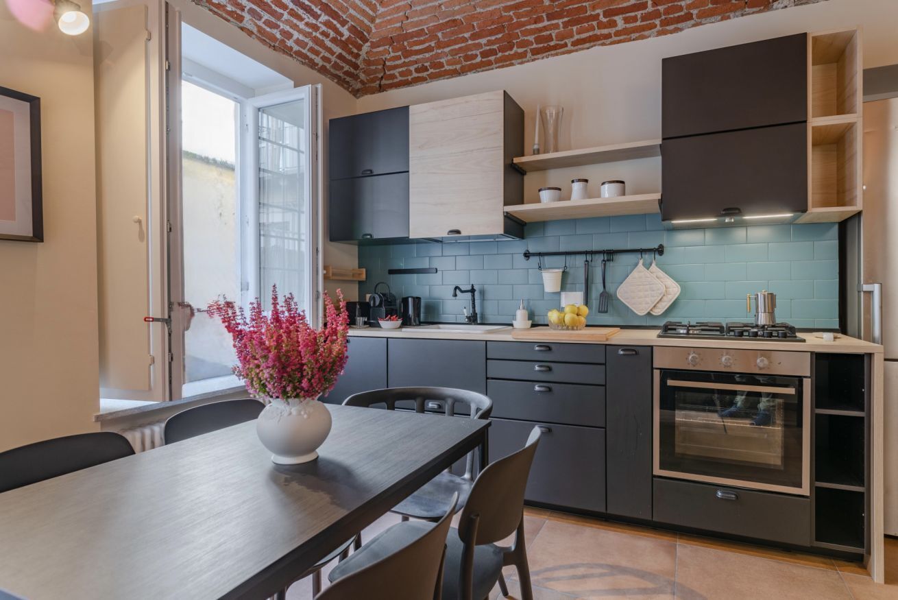 Frigorifero, forno, piano cottura, lavastoviglie