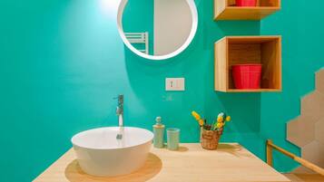 Set di cortesia gratuito, asciugacapelli, bidet, asciugamani