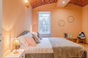 2 Schlafzimmer, Schreibtisch, Bügeleisen/Bügelbrett, Reisekinderbett