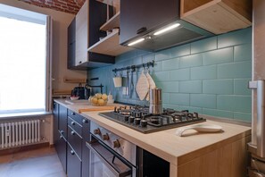 Kühlschrank, Ofen, Herdplatte, Geschirrspüler