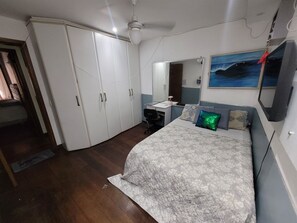 3 slaapkamers, een strijkplank/strijkijzer, wifi, beddengoed