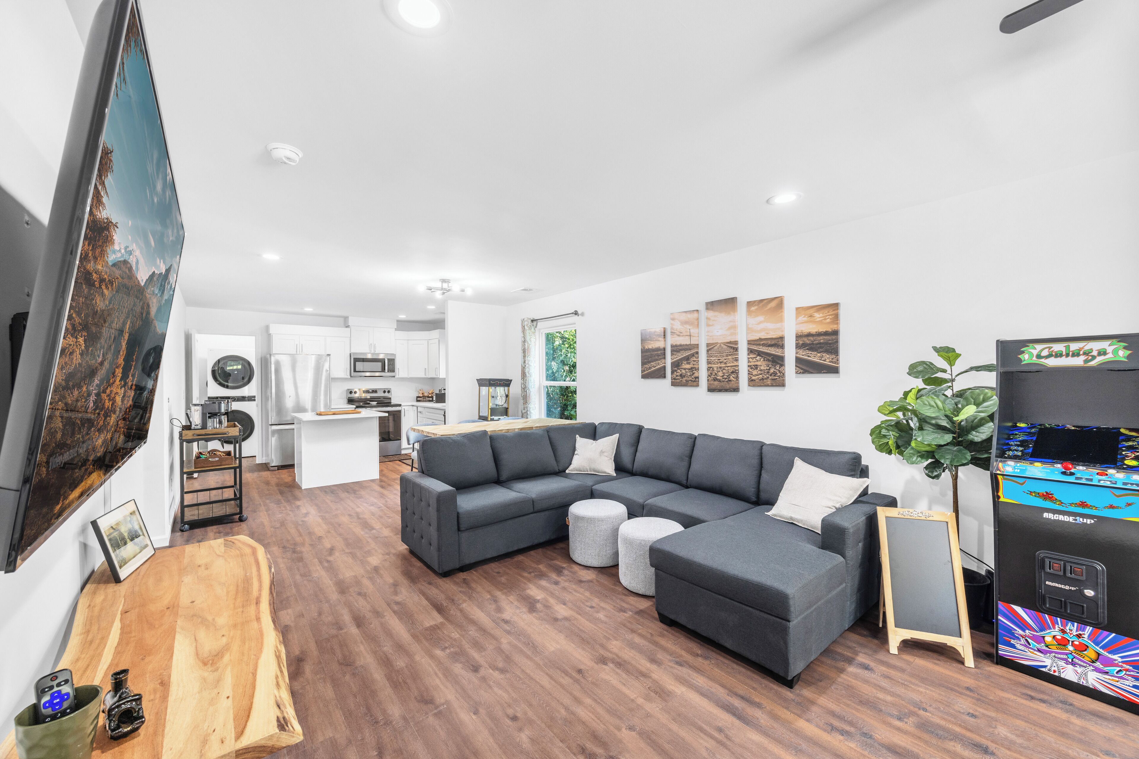 智能電視、電子遊戲、書籍、音樂庫