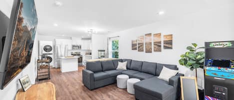 Smart-TV, Videospiele, Bücher, Musikbibliothek