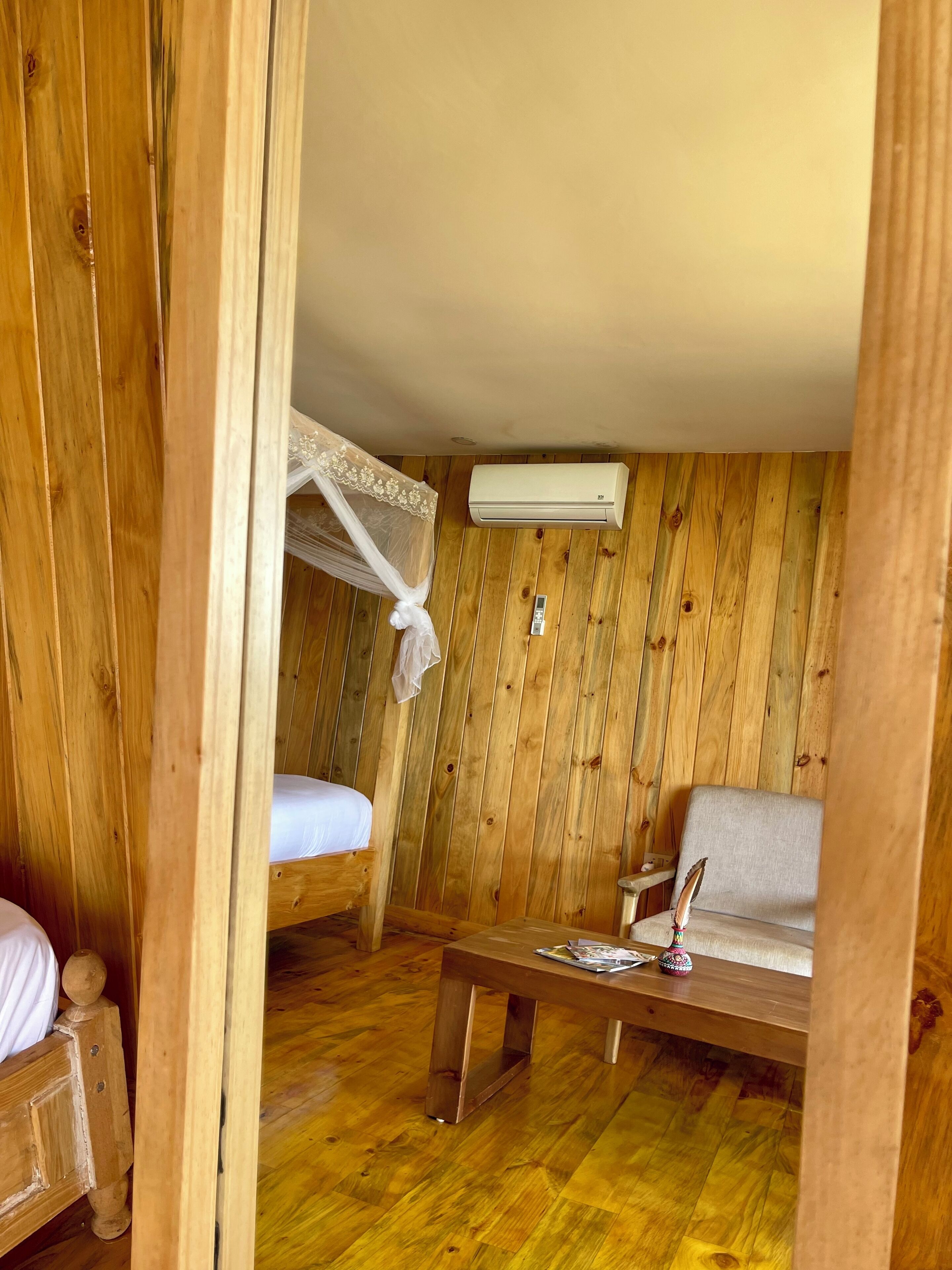 Double Room, Balcony, Lake View | Living area