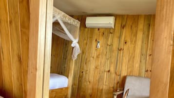 Double Room, Balcony, Lake View | Living area