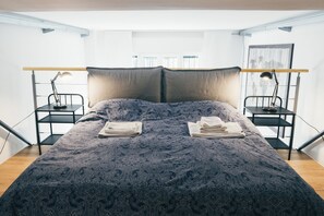 2 bedrooms, iron/ironing board, WiFi, bed sheets - Cozy Loft Princy 10 minutes from the city center (Milano)