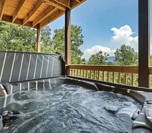 Outdoor spa tub - Epic Mtn Views | Hot Tub • Game Room • Swimming Pool (Sevierville)