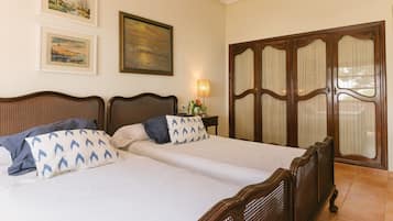 Bügeleisen/Bügelbrett, WLAN, Bettwäsche