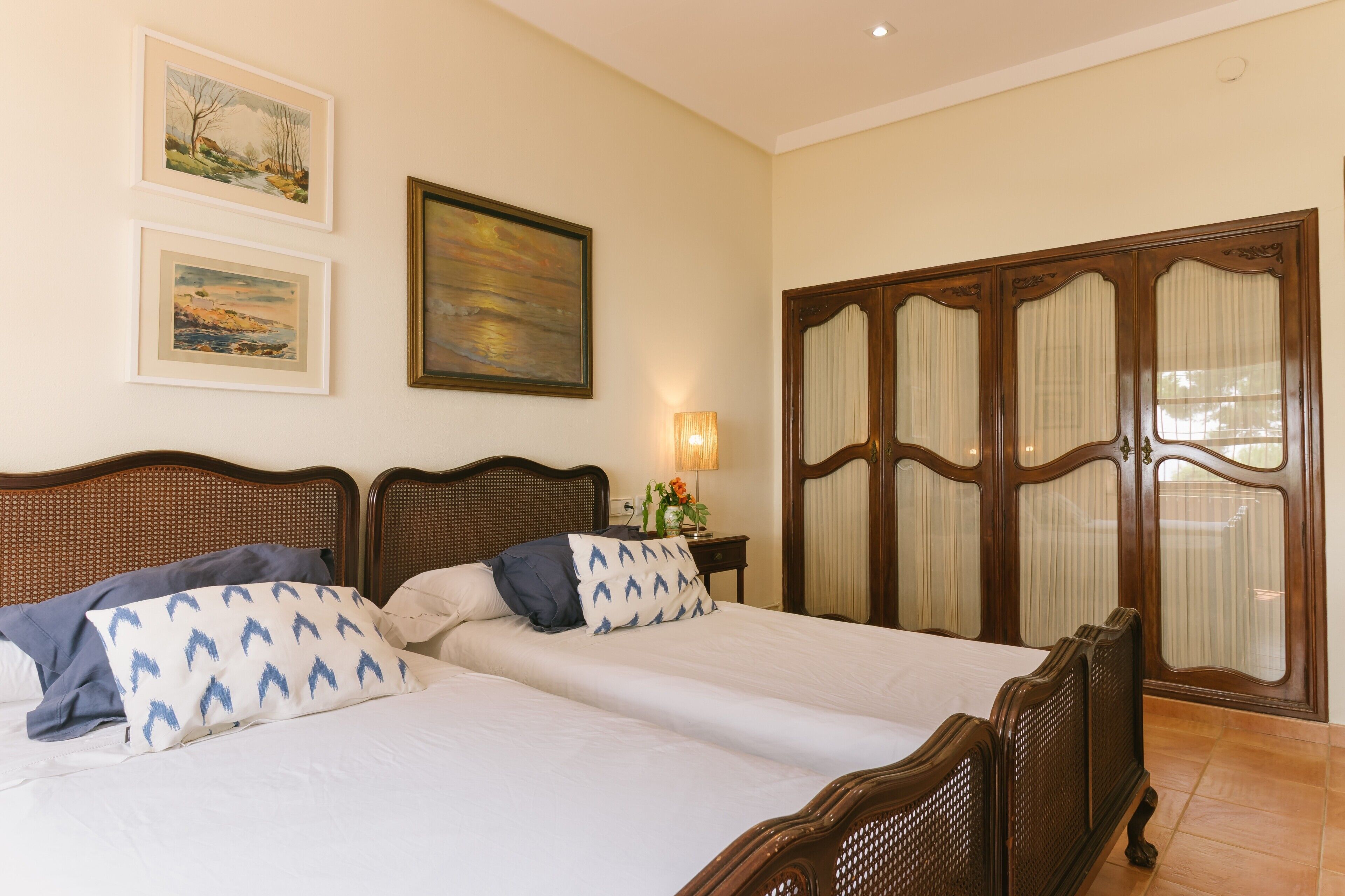 4 slaapkamers, een strijkplank/strijkijzer, wifi, beddengoed