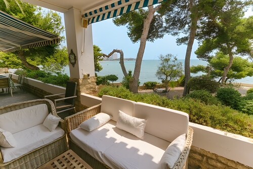 Seafront Chalet with Pool, Outdoor Kitchen, Spacious Garden and Stunning Views