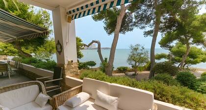 Seafront Chalet with Pool, Outdoor Kitchen, Spacious Garden and Stunning Views