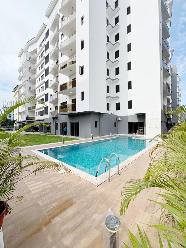 Pool - Luxury StudioApt•24/7Power•WiFi•Pool• Gym•Secured (Lekki)