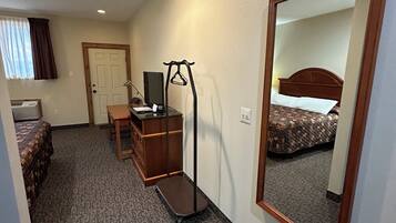 Standard Room, 1 King Bed