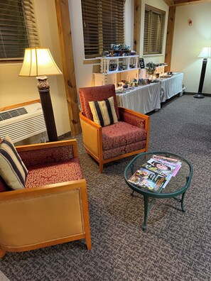Lobby sitting area - The Rushford Inn (Rushford)
