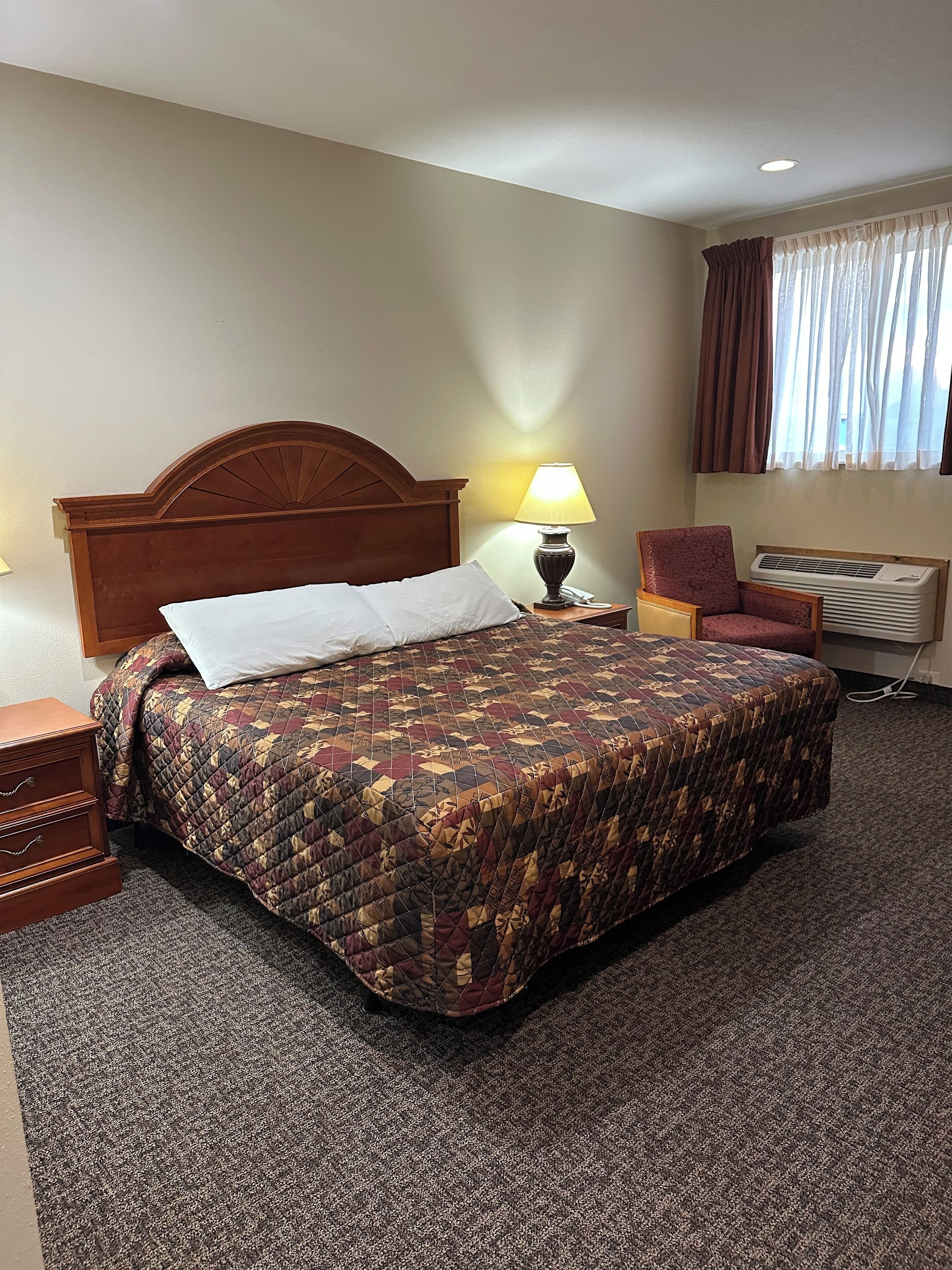 Standard Room, 1 King Bed | Laptop workspace, iron/ironing board, cribs/infant beds, rollaway beds