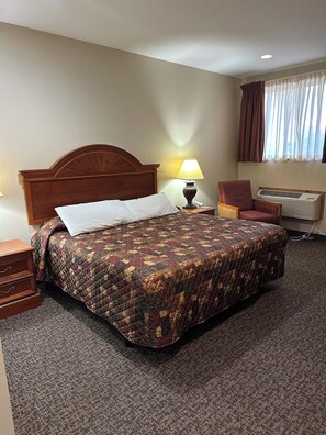 Kamar Standar, 1 Tempat Tidur King | Ruang kerja ramah laptop dan Wi-Fi gratis