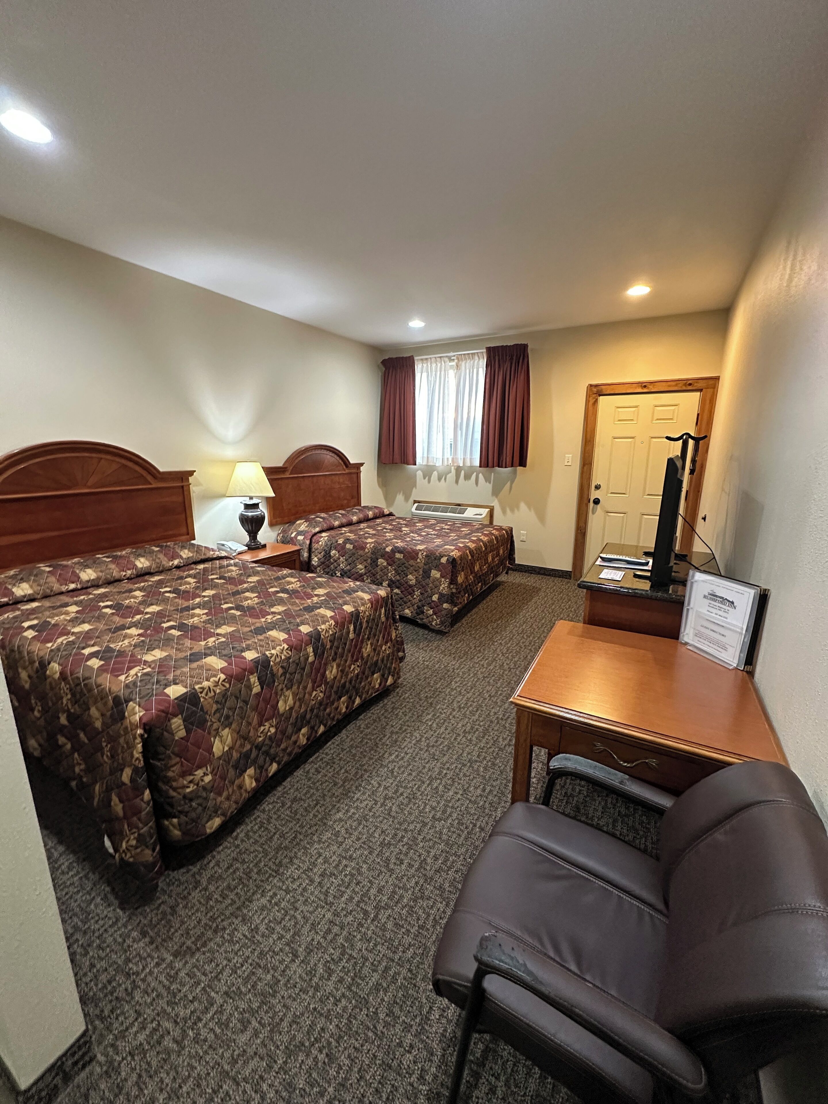 手提電腦工作空間、熨斗/熨衫板、嬰兒床 (收費)、摺床/加床 (收費)