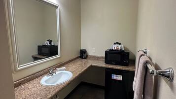 Standard Room, 1 King Bed | Private kitchen | Microwave