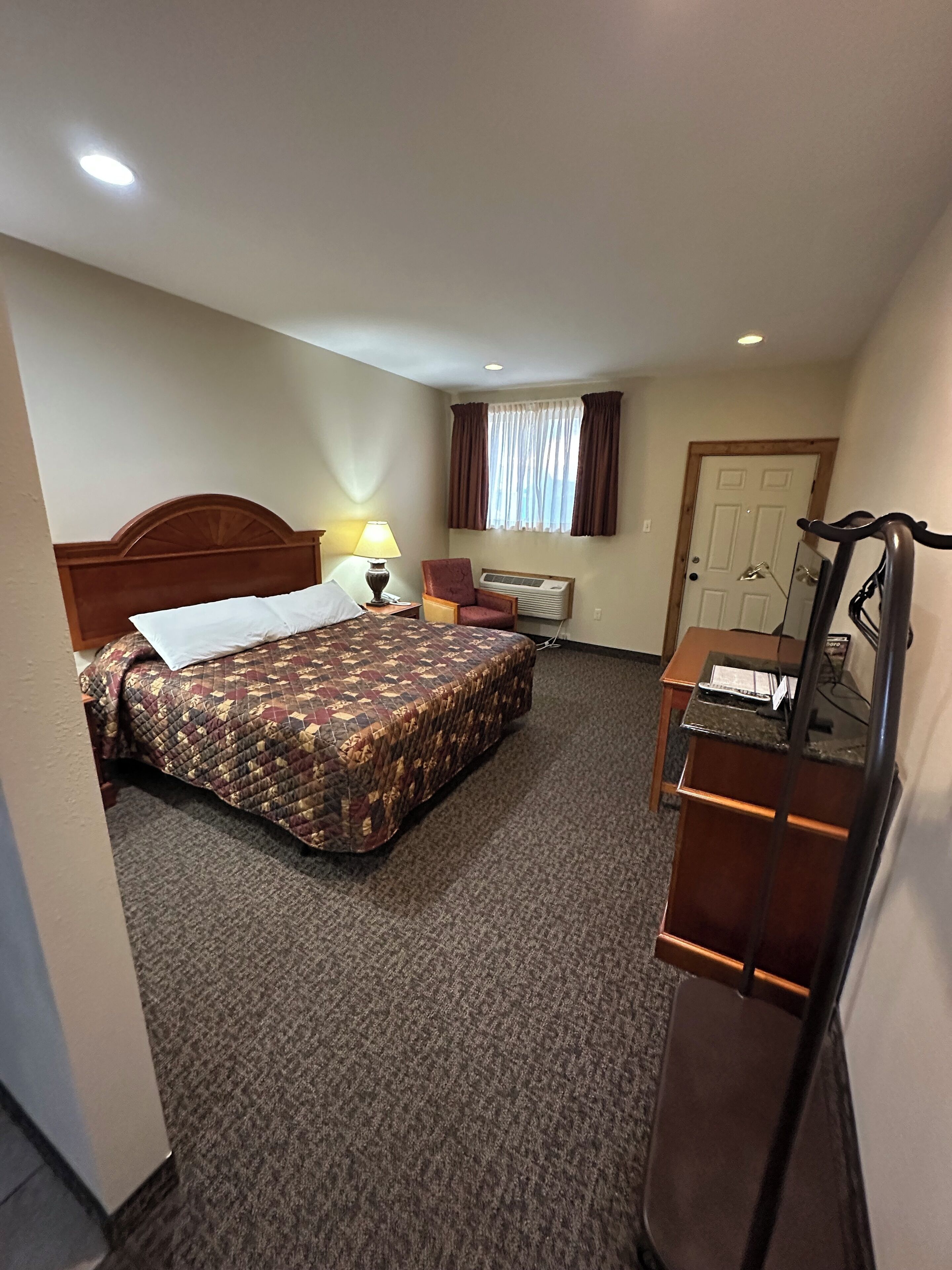 Kamar Standar, 1 Tempat Tidur King | Ruang kerja ramah laptop dan Wi-Fi gratis