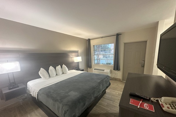 Standard Room, 1 King Bed, Non Smoking | Free WiFi