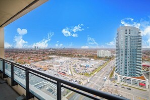 Property grounds - Modern Toronto Condo (Easy Downtown Access) (Markham)