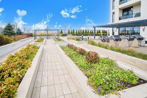 Property grounds - Modern Toronto Condo (Easy Downtown Access) (Markham)