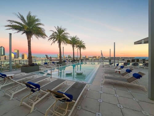 Guest Favorite! 8th Floor Luxe King Suite PetOK