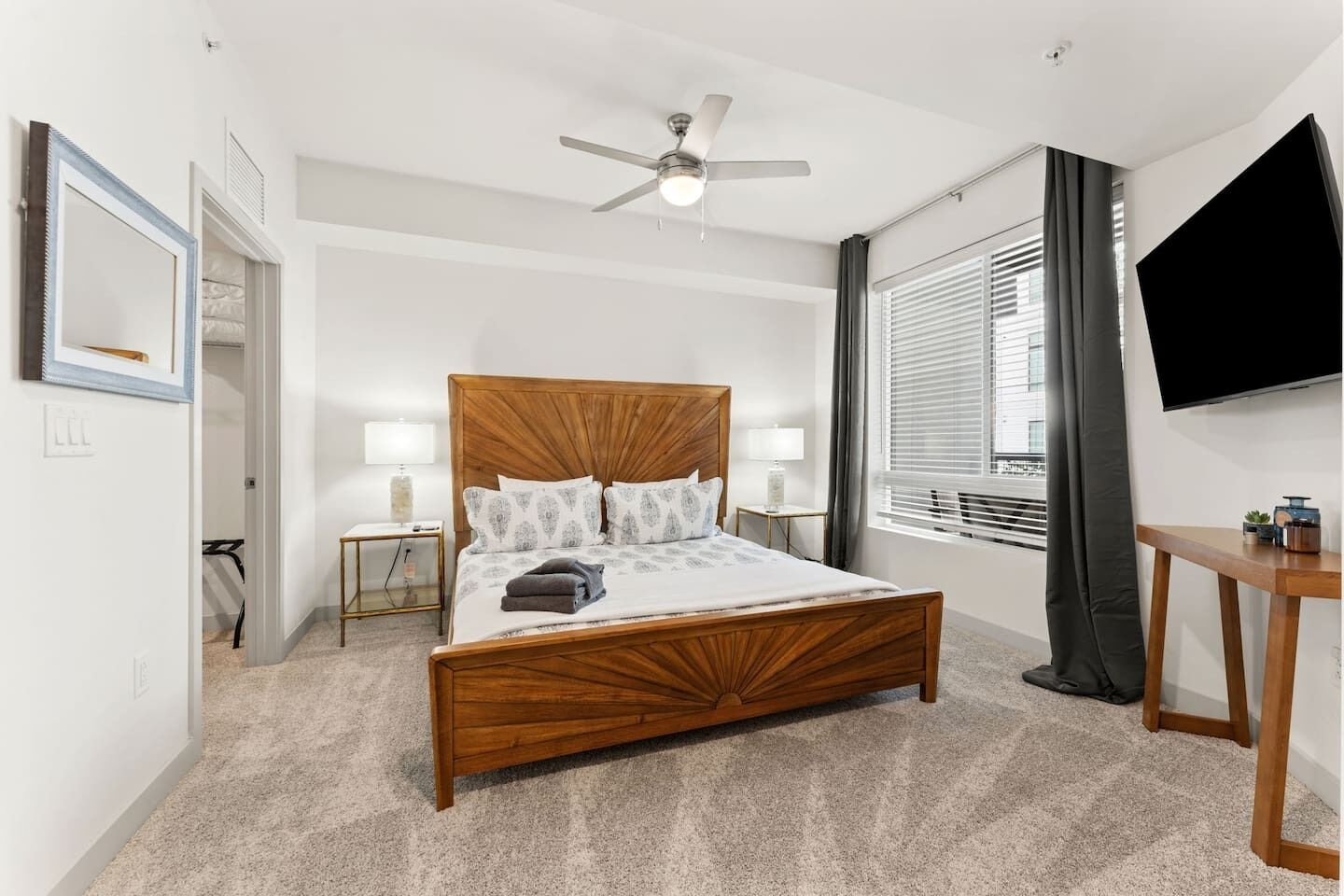 办公桌、熨斗/熨衣板、免费 WiFi、床单