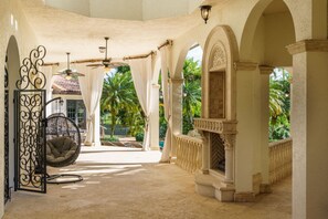 Terrace/patio - Mansion 7k SF Cinema/GameRoom/Pool (Plantation)