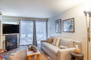 TV, fireplace - Ski In Canyon Lodge Modern 1 Bdrm Pacman & Garage! (Mammoth Lakes)