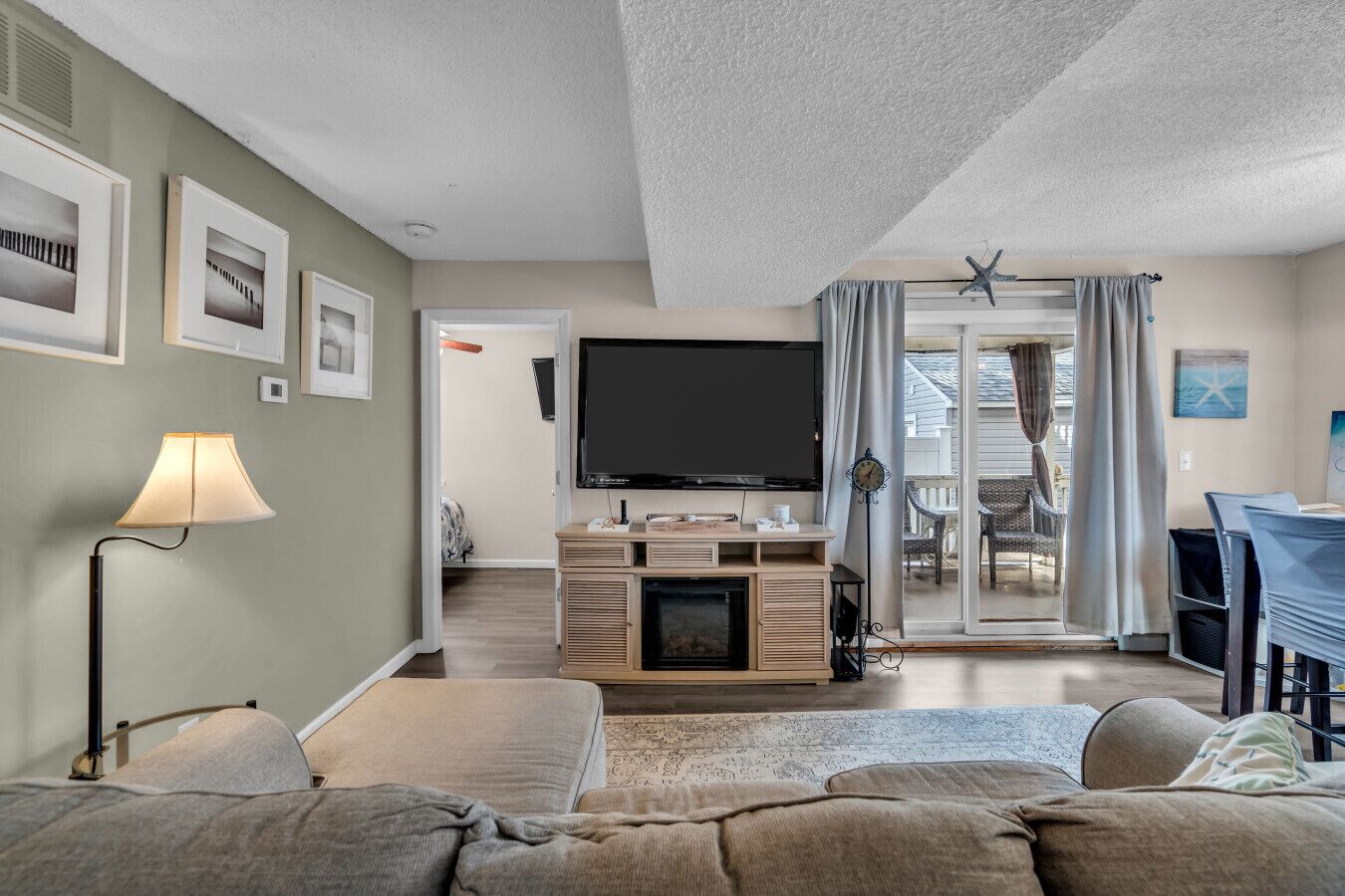 Relaxed Shore Getaway With Porch Seating | 3br + Sofa Bed, Parking Included  Seaside Heights - Toms River, NJ
