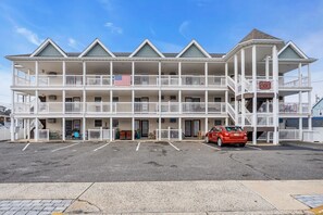 Exterior - Cozy Shore Retreat with Front Porch Seating | 2BR, Parking Included – Seaside Heights (Seaside Heights)